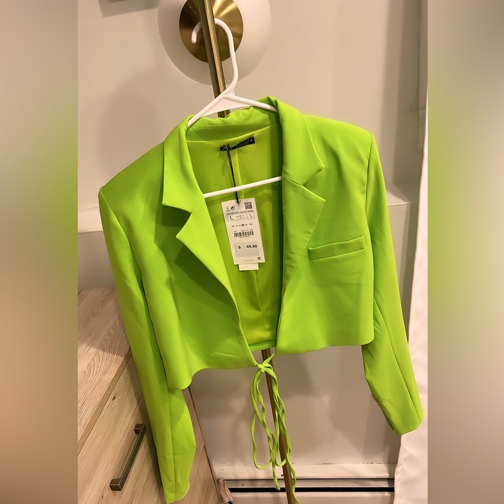 Marca Zara, zice L, color Neón